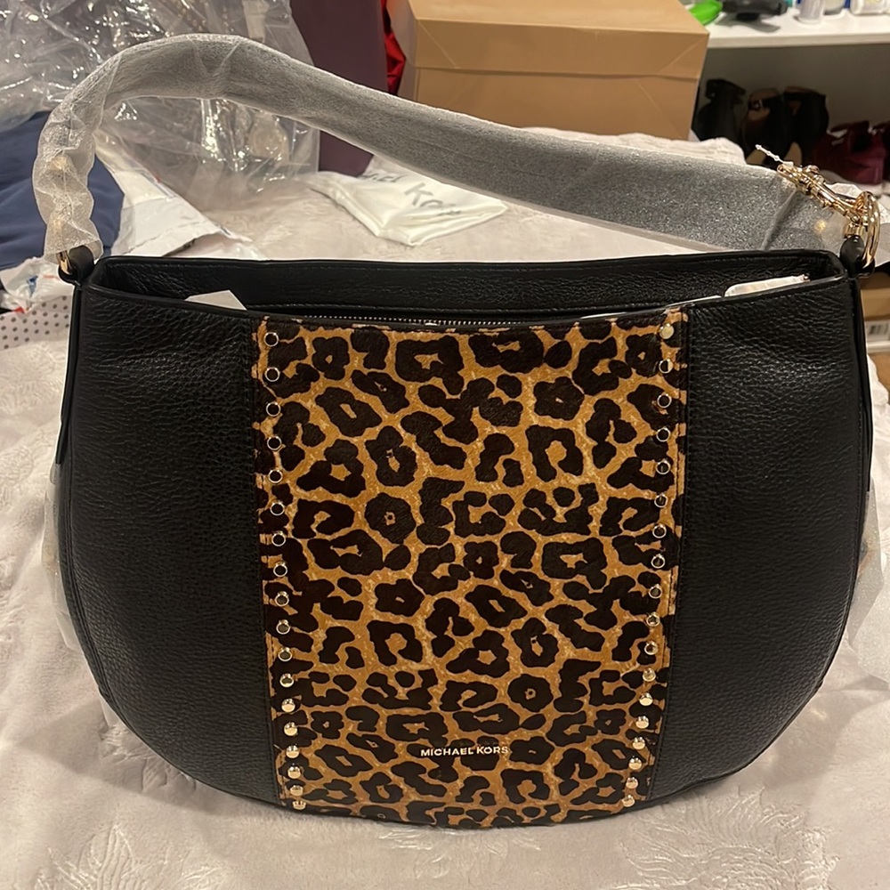Authentic Michael Kors Brooke Large HOBO Haircalf handbag.